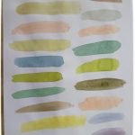 Photo d'une feuille avec des traits de couleurs faites à partir de plantes
